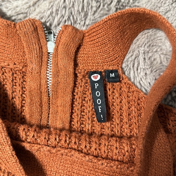 Burnt orange cold shoulder sweater - Picture 2 of 3